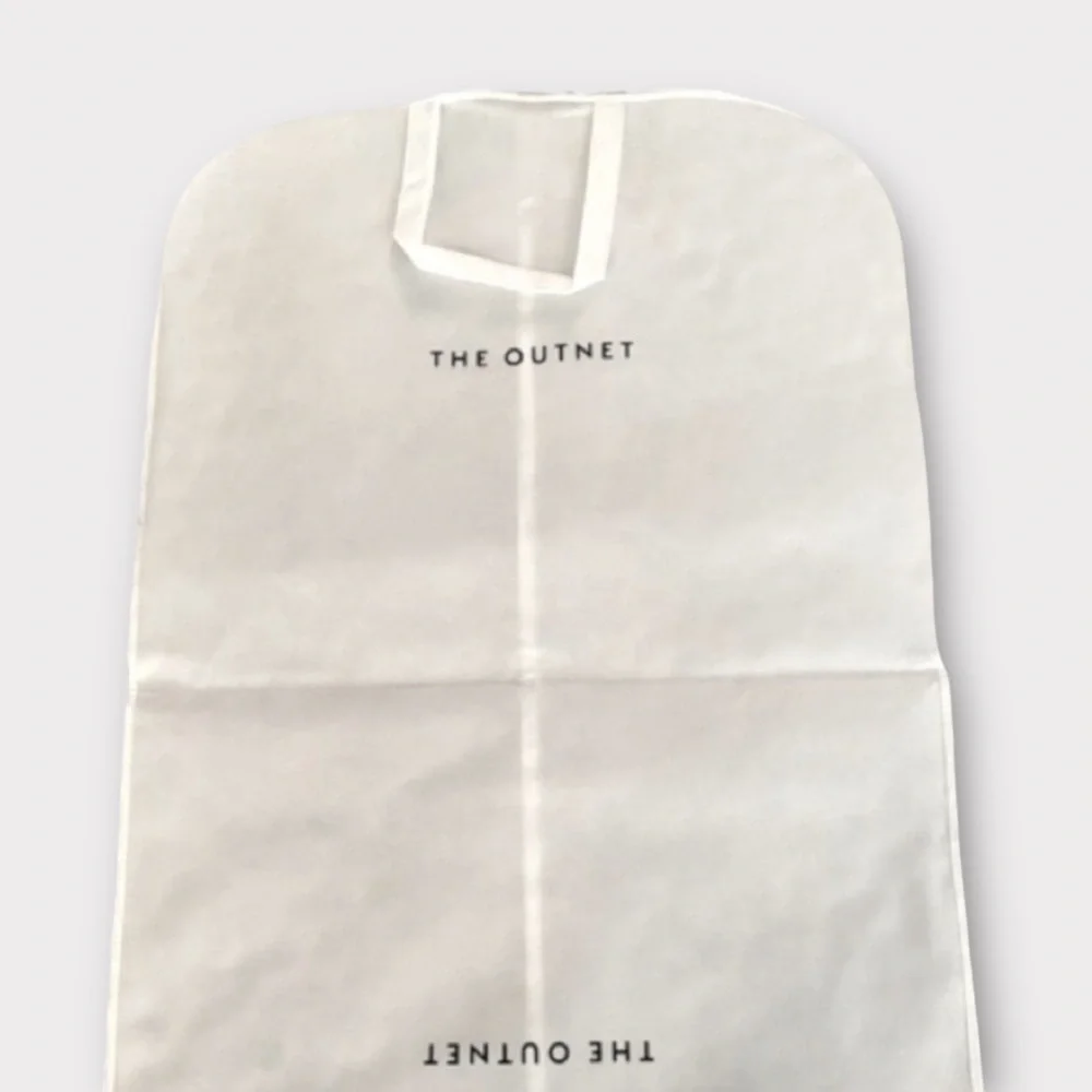 Garment Bag Fully Enclosed Zip Up 39” Brand New From The Outnet Durable NEW